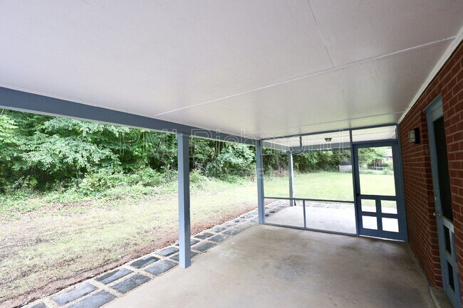 Building Photo - 5913 Osoge Rd