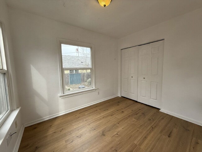 Building Photo - 777 W 10th Ave