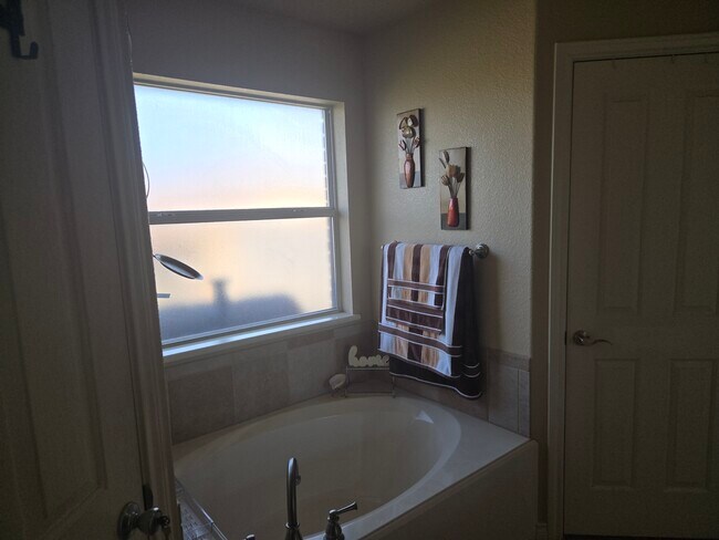 Building Photo - 3408 Lauren St