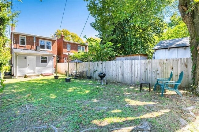 Building Photo - Quintessential Northside House