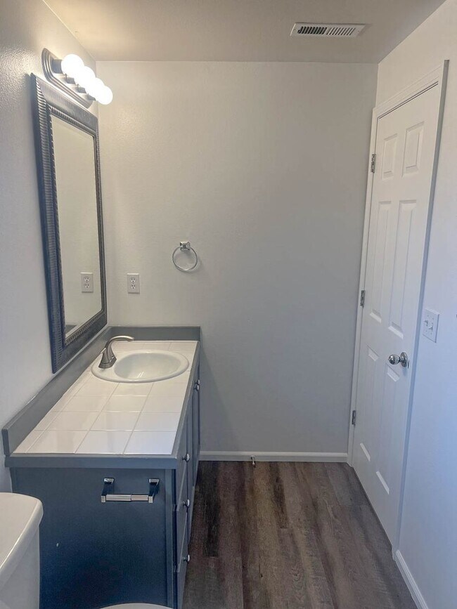 Building Photo - Beautiful West Linn Home in a Quiet, Desirable Neighborhood