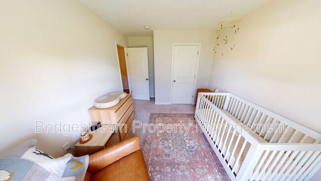 Building Photo - 961 Louise Dr