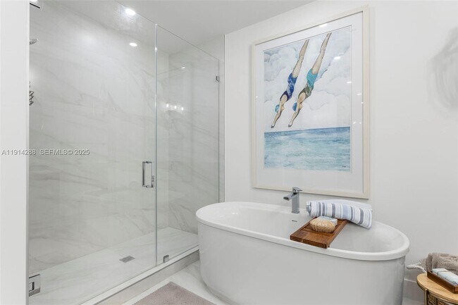 Building Photo - 17550 Collins Ave