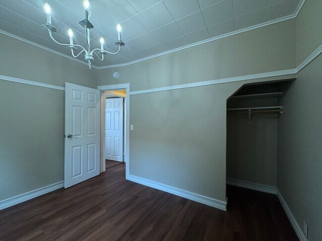 Building Photo - Very Nice 2 bedroom Point Defiance Cottage!