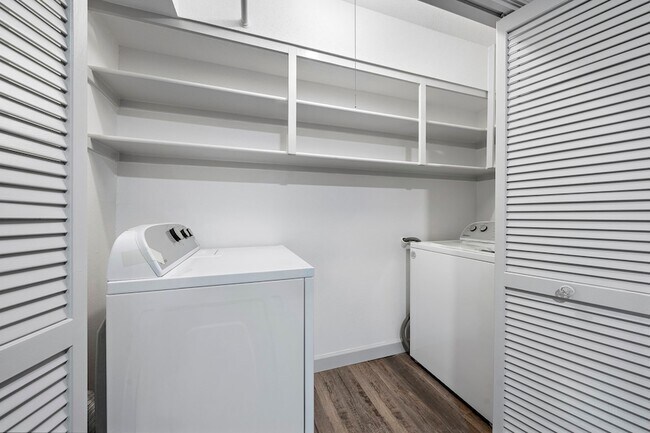 Building Photo - 1714 Huge Oaks St