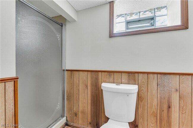 Building Photo - 6800 Kazimier Ave