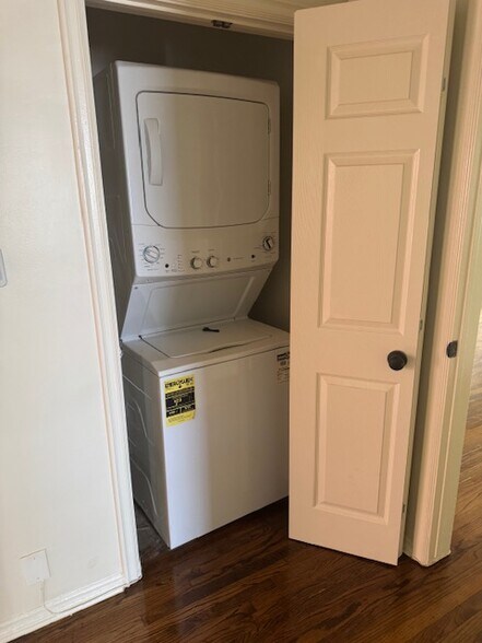 washer dryer - 3440 Stocker St