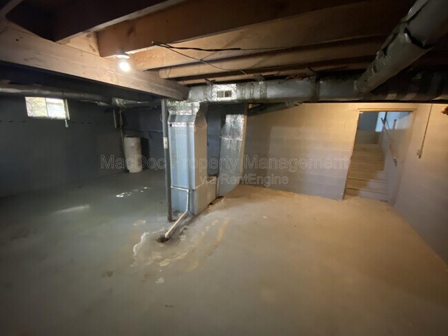 Building Photo - 10291 Paige Rd