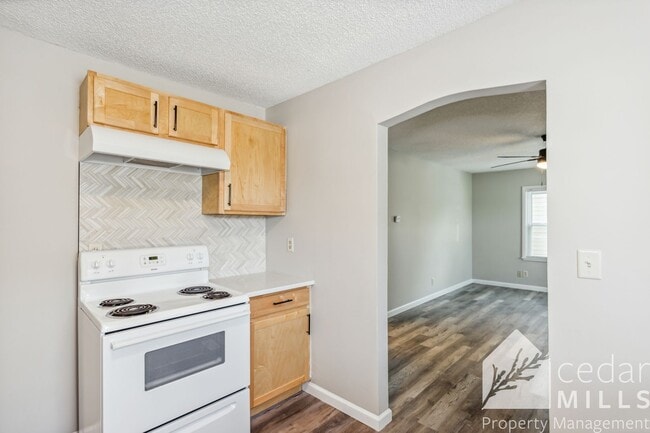 Building Photo - Completely remodeled 3 bed 2 bath home, steps from WSU main campus.