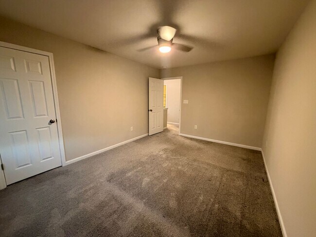 Building Photo - 1325 Horse Shoe Bnd