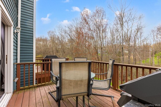 Building Photo - 702 Somerset Knoll