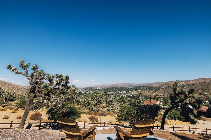 Building Photo - 7370 North Park