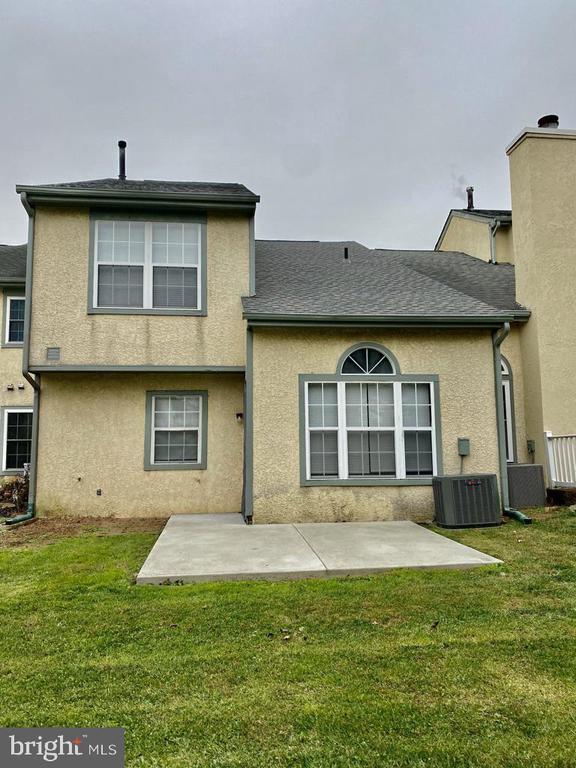 Building Photo - 25 Sequoia Dr