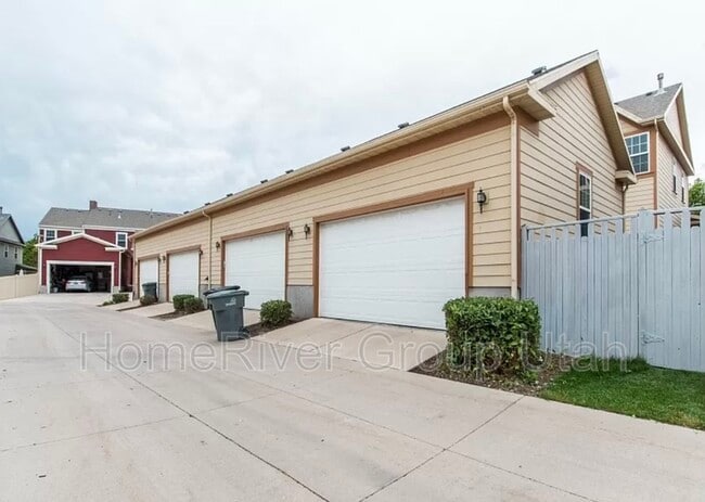 Building Photo - 10981 Topview Rd