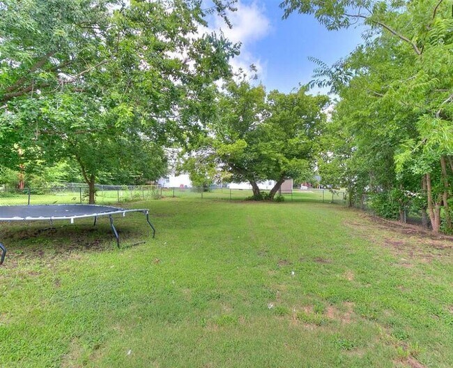 Building Photo - Charming & Refreshed 4 Bed / 1 Bath Home in Midwest City – $1,450/mo