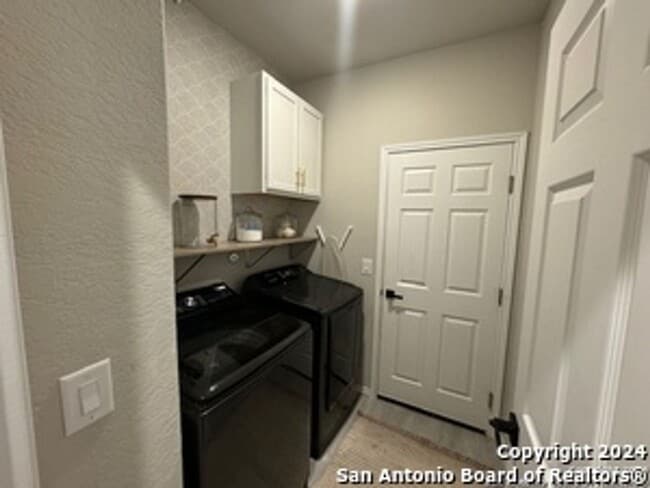 Building Photo - Lovely 3 Bedroom 2 Bath One Story Home.