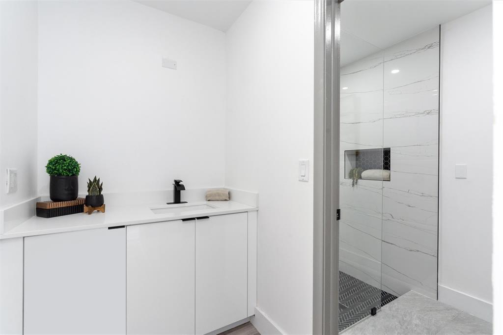 Building Photo - 4920 NW 83rd Ter