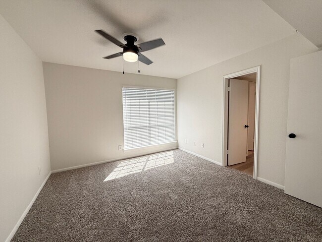 Building Photo - 1860 White Oak Dr