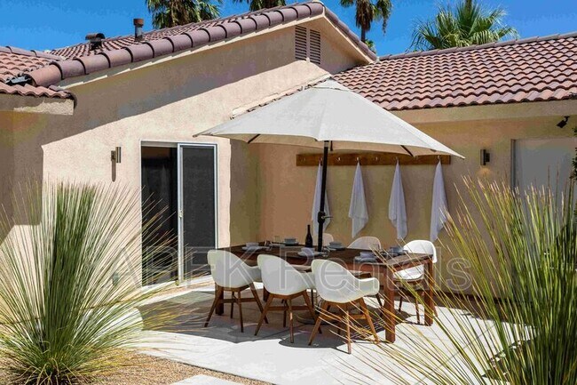 Building Photo - 2355 W Nicola Rd