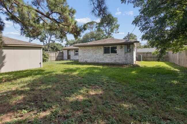 Building Photo - 6022 Beaudry Dr