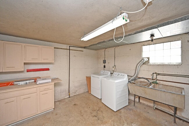 Building Photo - 27 Pleasant Ridge Ave