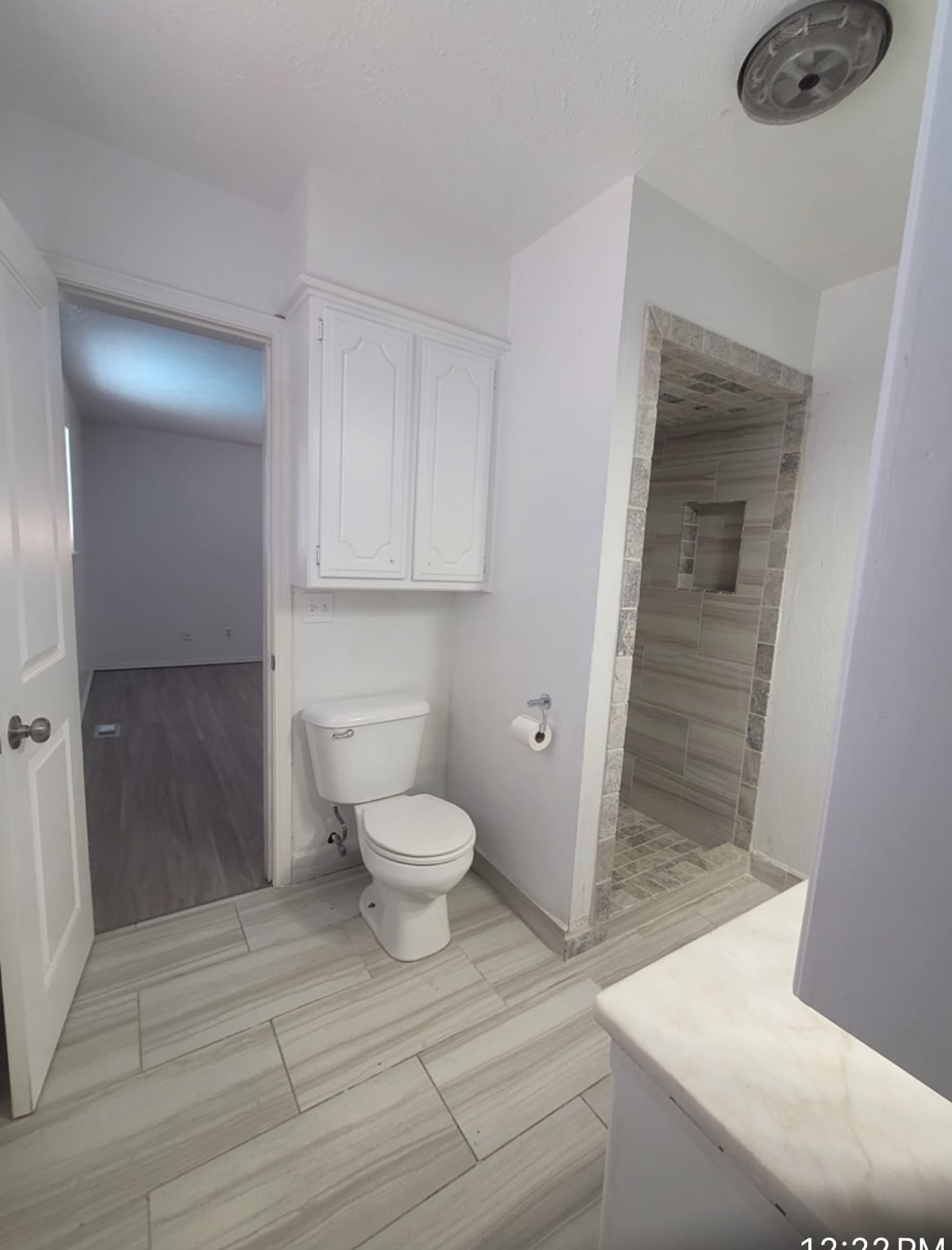 Master shower - 3112 N Viewpoint Dr