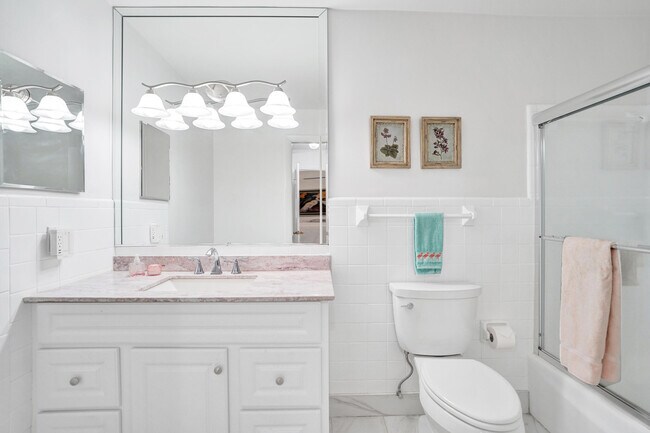 Building Photo - 1700 SE 15th St