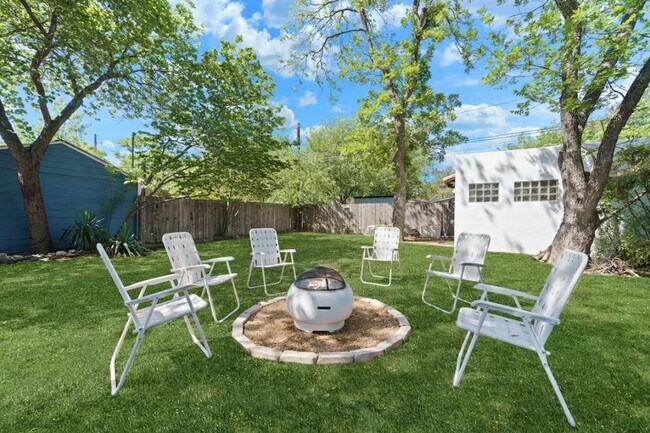 Building Photo - 409 W Water St