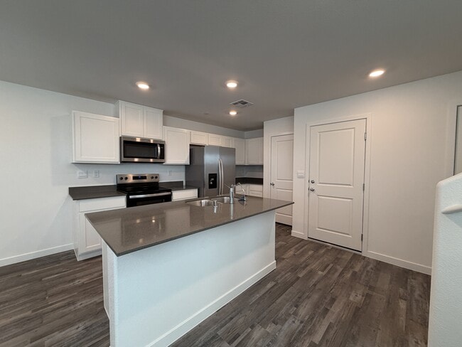 Building Photo - 925 Violet Heron St