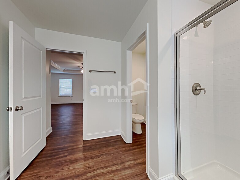 Building Photo - 2060 Brook Enclave Trail