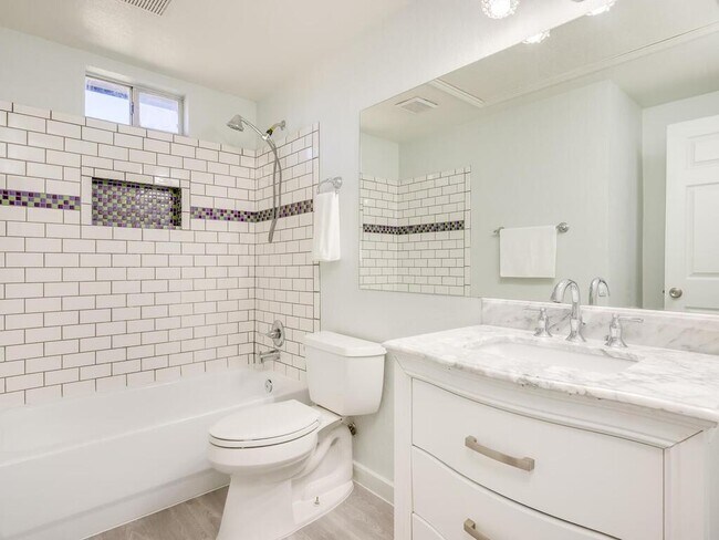 Building Photo - 14806 Longbranch Dr