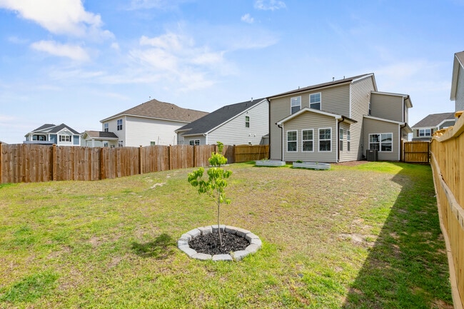 Building Photo - 837 Peony Ln