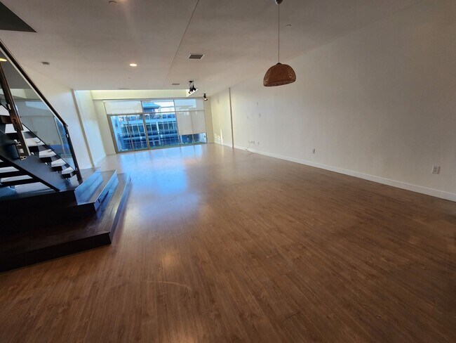 Building Photo - Exceptional Two Level 3 bedroom Condo in upscale Luxe Lofts