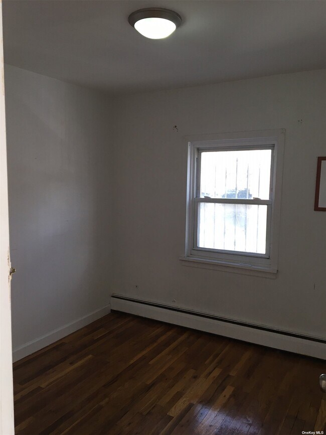 Building Photo - 43-18 Dahlia Ave