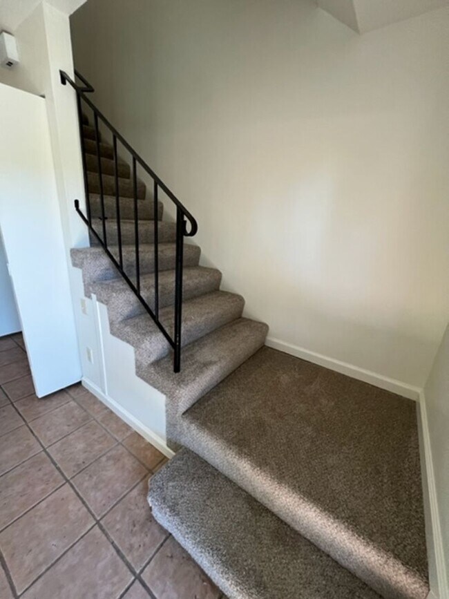 Building Photo - Spacious Condo with Private Patio