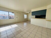 Building Photo - 2 Bedroom, 1 Bathroom Home Available Now