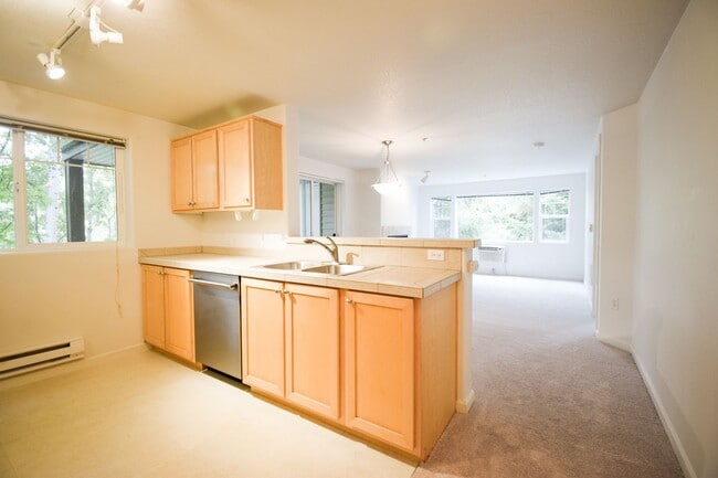 Building Photo - Beautiful 2 BR 2 BA Condo! Beautifully Updated! W/S/G is included.