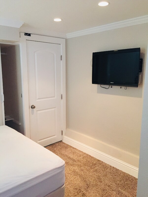 Building Photo - 001 Palm Ave