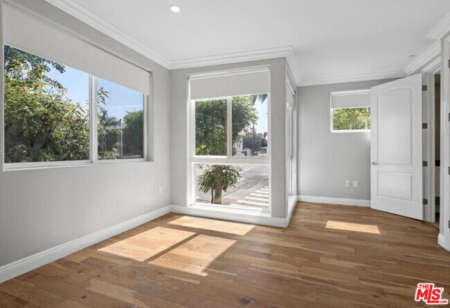 Building Photo - 1283 Havenhurst Dr