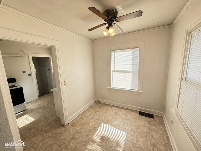 Building Photo - 211 S 16th Ave