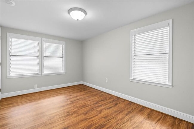 Building Photo - 2609 Longleaf Dr