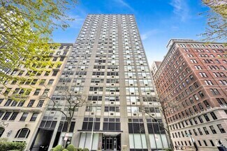 Building Photo - 253 E Delaware Pl