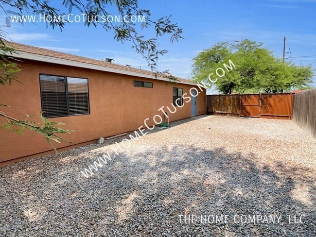 Building Photo - 1421 S Park Ave