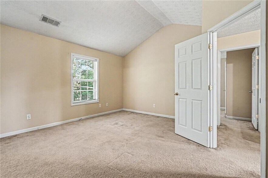 Building Photo - 375 Clairidge Ln SW
