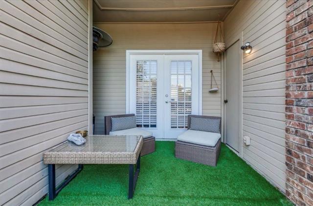 Building Photo - 3550 Country Square Dr