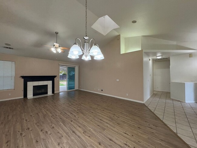 Building Photo - 3 Bedroom Home