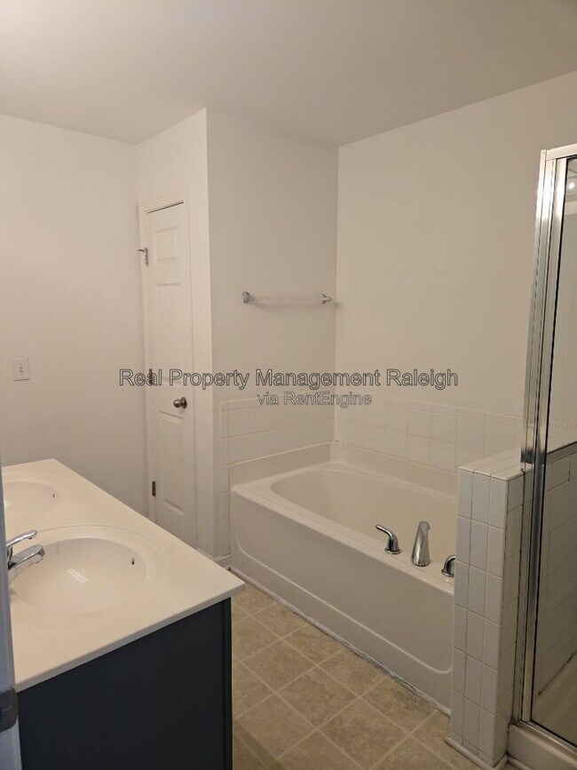 Building Photo - 8631 Neuse Club Ln
