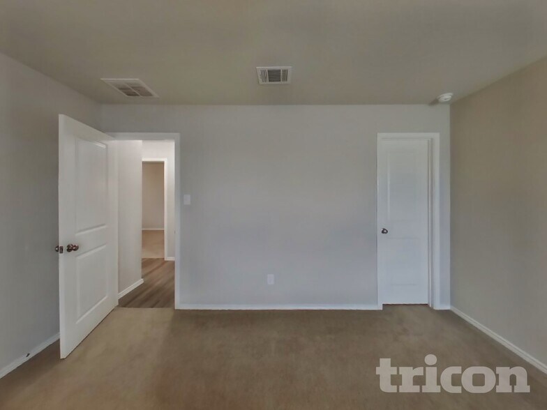 Building Photo - 102 Elizondo Way