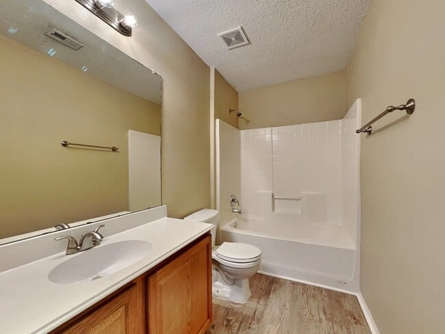 Building Photo - 7205 Silktree Ct