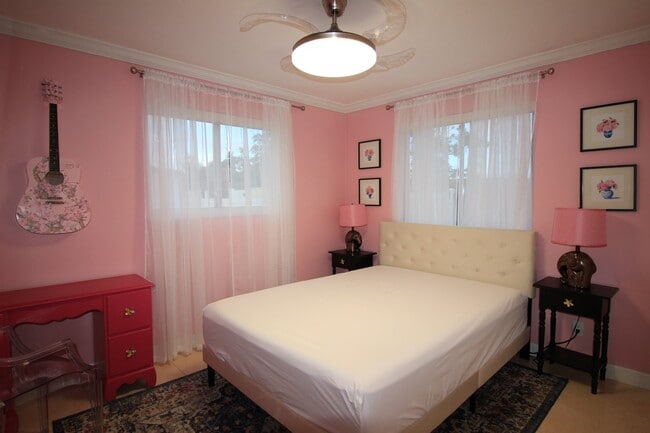 Building Photo - 1031 N 74th Terrace